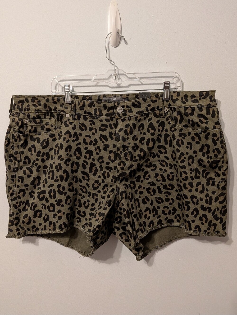 NWT Torrid Green Leopard Print Boyfriend Vintage Stretch Denim Shorts Size 22